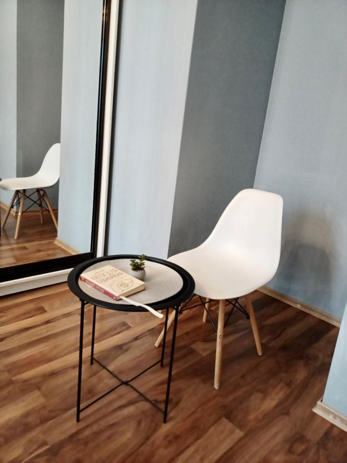 Lux Apartments In The City Center With A Coffee Machine, View Of A Theater, Near Zlata Plaza Rivne Exteriör bild